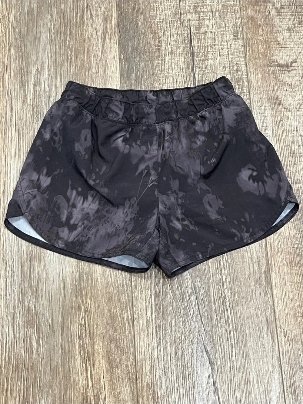 Girls Old Navy Go-Dry Cool Active Shorts.  XL (14-16) Like new. Inside liner